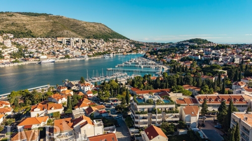 LUKSUZNO! Dvoetažni penthouse 245 m2 s bazenom i panoramskim pogledom na more | Dubrovnik, Lapad